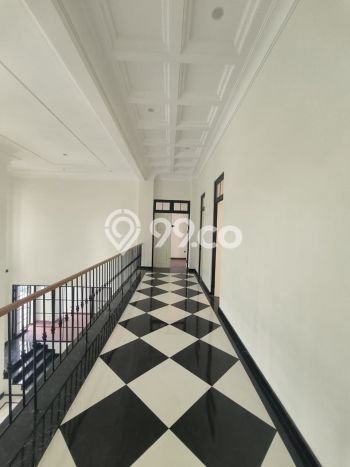Hunian Elit LB 550m2 Siap Pakai Desain Elegan di Graha, Surabaya Hunian Elit LB 550m2 Siap Pakai Desain Elegan di Graha, Surabaya