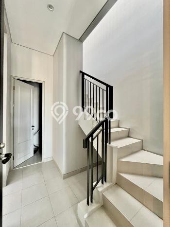 Rumah Elit Modern Tanpa Renovasi di Pakuwon CIty Surabaya Rumah Elit Modern Tanpa Renovasi di Pakuwon CIty Surabaya
