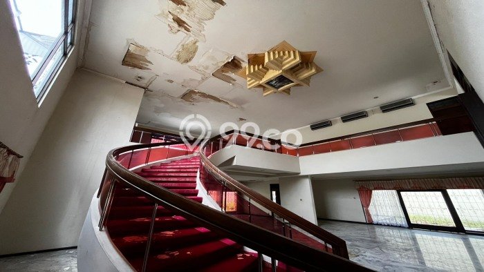 Rumah Elit Modern Tanpa Renovasi di kertajaya Surabaya Rumah Elit Modern Tanpa Renovasi di kertajaya Surabaya