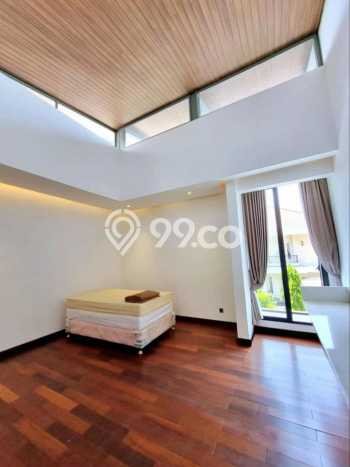 Rumah Luxury Modern Siap Huni di Pakuwon City Surabaya Rumah Luxury Modern Siap Huni di Pakuwon City Surabaya