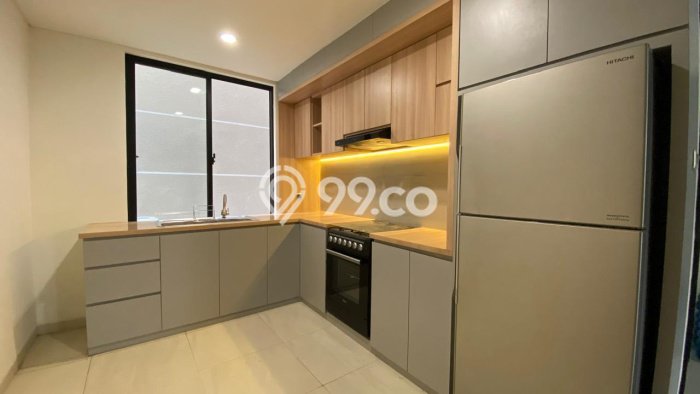 PROPERTI UNGGULAN! Rumah Strategis di Pakuwon Indah, LT 128m2m² Bangunan 300m2m² PROPERTI UNGGULAN! Rumah Strategis di Pakuwon Indah, LT 128m2m² Bangunan 300m2m²