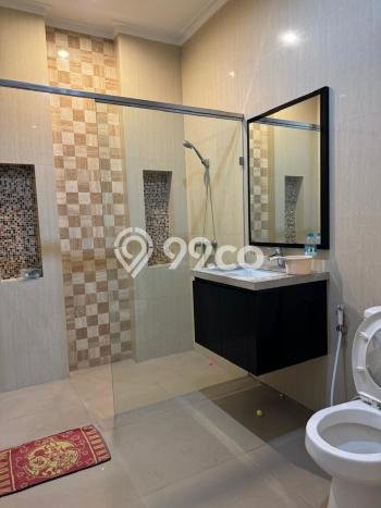 Jual Rumah Luas Elegan Dengan View Eksklusif di Pakuwon Indah, Surabaya Jual Rumah Luas Elegan Dengan View Eksklusif di Pakuwon Indah, Surabaya