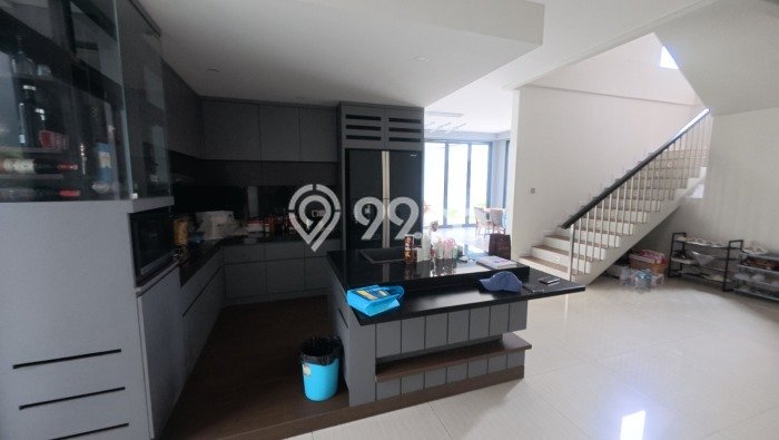Rumah Mewah LB 500m2 Siap Huni Desain Elegan di Graha, Surabaya Rumah Mewah LB 500m2 Siap Huni Desain Elegan di Graha, Surabaya