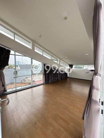 Rumah sewa siap huni 4 KT di Senopati, Jakarta Selatan Rumah sewa siap huni 4 KT di Senopati, Jakarta Selatan