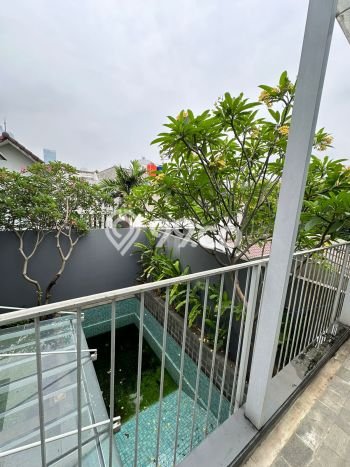 Rumah sewa siap huni 4 KT di Senopati, Jakarta Selatan Rumah sewa siap huni 4 KT di Senopati, Jakarta Selatan