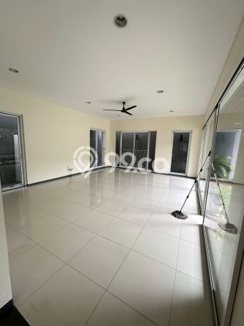 Rumah sewa siap huni 4 KT di Senopati, Jakarta Selatan Rumah sewa siap huni 4 KT di Senopati, Jakarta Selatan