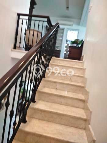 Rumah Modern Disewakan di Menteng Jakarta Pusat Lokasi Sangat Strategis Rumah Modern Disewakan di Menteng Jakarta Pusat Lokasi Sangat Strategis