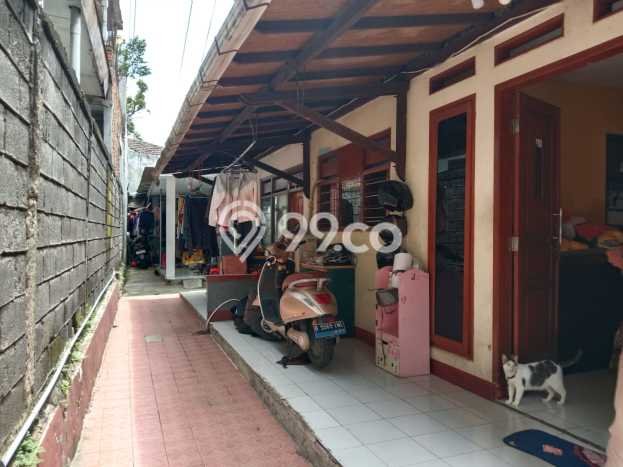 Siap Huni Rumah Mewah 8 Kamar di Kramat Jati Dekat ke Mana Pun Siap Huni Rumah Mewah 8 Kamar di Kramat Jati Dekat ke Mana Pun