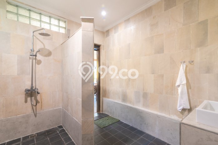 FOR SALE! Vila di , Area 2400m2m², Lokasi Strategis FOR SALE! Vila di , Area 2400m2m², Lokasi Strategis