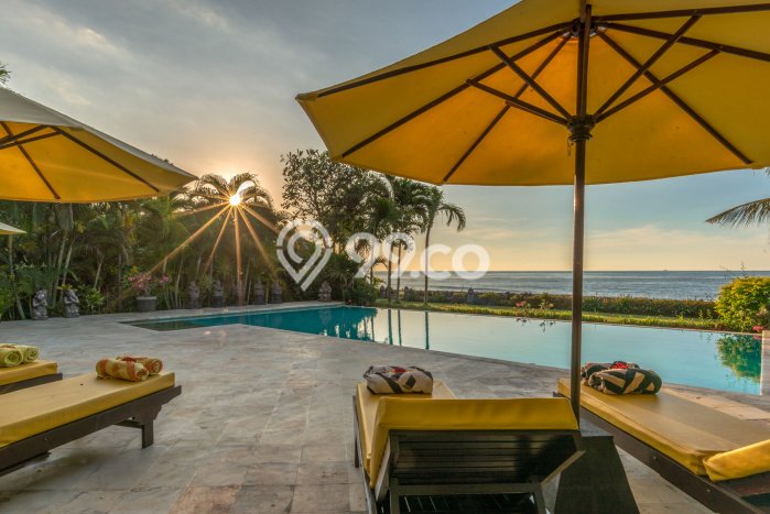 B18 Villa Tepi Pantai Dengan 4 Kamar Tidur di Lovina, Buleleng, Bali Utara B18 Villa Tepi Pantai Dengan 4 Kamar Tidur di Lovina, Buleleng, Bali Utara