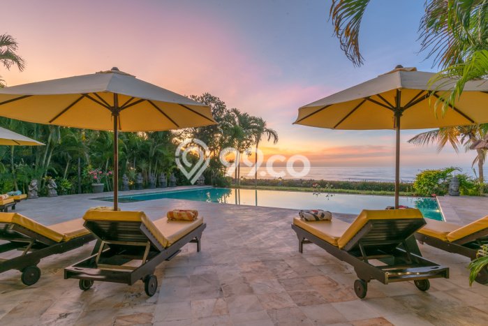 B18 Villa Tepi Pantai Dengan 4 Kamar Tidur di Lovina, Buleleng, Bali Utara B18 Villa Tepi Pantai Dengan 4 Kamar Tidur di Lovina, Buleleng, Bali Utara