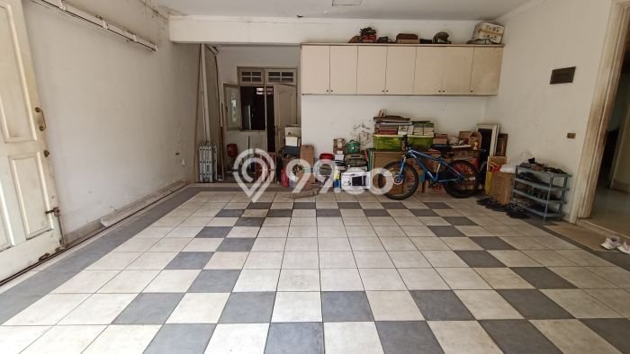 Hunian Mewah LB 300m2 Siap Pakai Desain Elegan di Legenda Wisata, Bogor Hunian Mewah LB 300m2 Siap Pakai Desain Elegan di Legenda Wisata, Bogor