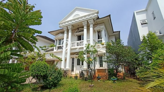 Hunian Mewah LB 300m2 Siap Pakai Desain Elegan di Legenda Wisata, Bogor Hunian Mewah LB 300m2 Siap Pakai Desain Elegan di Legenda Wisata, Bogor