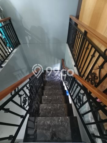 Ready to Use! Luxury House LT 404m2 Desain Elegan di Grand Wisata Ready to Use! Luxury House LT 404m2 Desain Elegan di Grand Wisata