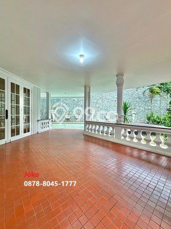 Rumah Elit Modern Siap Huni di Simprug Jakarta Selatan Rumah Elit Modern Siap Huni di Simprug Jakarta Selatan