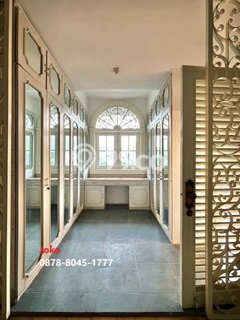 Rumah Elit Modern Siap Huni di Simprug Jakarta Selatan Rumah Elit Modern Siap Huni di Simprug Jakarta Selatan