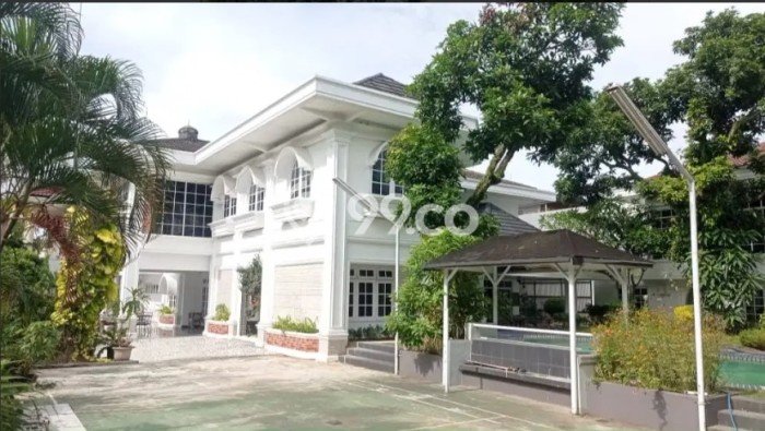 Jual Rumah Mewah Elegan Dengan View Cantik di Cibubur, Jakarta Timur Jual Rumah Mewah Elegan Dengan View Cantik di Cibubur, Jakarta Timur