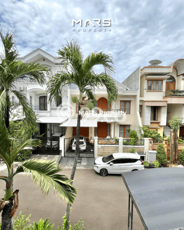 SPECIAL PRICE! Rumah Strategis di Permata Buana, LT 200m² LB 300m² SPECIAL PRICE! Rumah Strategis di Permata Buana, LT 200m² LB 300m²