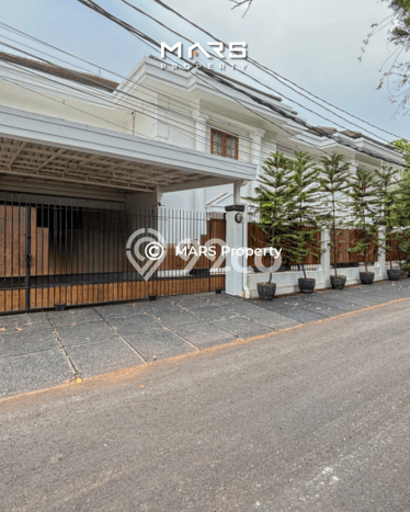 Rumah Modern 6 Kamar Terawat di Cipete, Dekat Pusat Perbelanjaan, Jakarta Selatan Rumah Modern 6 Kamar Terawat di Cipete, Dekat Pusat Perbelanjaan, Jakarta Selatan