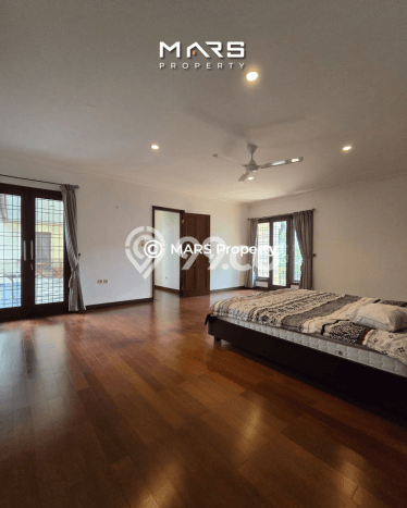 Rumah Terawat LT 510m² / LB 310m² di Lokasi Premium Kebayoran Baru, Jakarta Selatan Rumah Terawat LT 510m² / LB 310m² di Lokasi Premium Kebayoran Baru, Jakarta Selatan