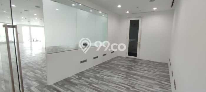 Kantor di Central Park, Luas 330m², Kawasan Strategis, Siap Operasi Kantor di Central Park, Luas 330m², Kawasan Strategis, Siap Operasi