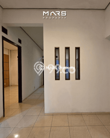 Ready to Use! Luxury House LT 232m2 Desain Modern di Gandaria Ready to Use! Luxury House LT 232m2 Desain Modern di Gandaria