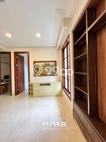 Rumah Mewah LB 880m2 Siap Pakai Desain Elegan di Kemang, Jakarta Selatan Rumah Mewah LB 880m2 Siap Pakai Desain Elegan di Kemang, Jakarta Selatan