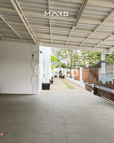 Rumah Modern 6 Kamar Terawat di Cipete, Dekat Pusat Perbelanjaan, Jakarta Selatan Rumah Modern 6 Kamar Terawat di Cipete, Dekat Pusat Perbelanjaan, Jakarta Selatan
