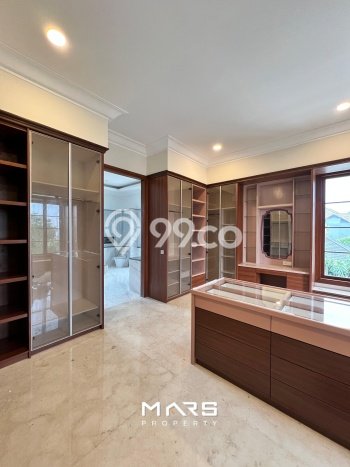 Rumah Mewah LB 880m2 Siap Pakai Desain Elegan di Kemang, Jakarta Selatan Rumah Mewah LB 880m2 Siap Pakai Desain Elegan di Kemang, Jakarta Selatan