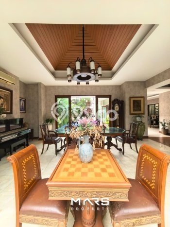 Dijual Rumah Luas Elegan Dengan View Eksklusif di Kemang, Jakarta Selatan Dijual Rumah Luas Elegan Dengan View Eksklusif di Kemang, Jakarta Selatan