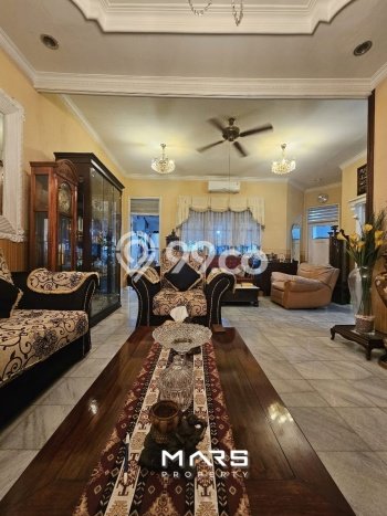 Siap Huni Hunian Elit 5 Kamar di Kebayoran Lama Dekat ke Mana Pun Siap Huni Hunian Elit 5 Kamar di Kebayoran Lama Dekat ke Mana Pun