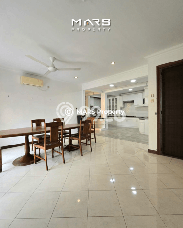 Rumah Terawat LT 510m² / LB 310m² di Lokasi Premium Kebayoran Baru, Jakarta Selatan Rumah Terawat LT 510m² / LB 310m² di Lokasi Premium Kebayoran Baru, Jakarta Selatan