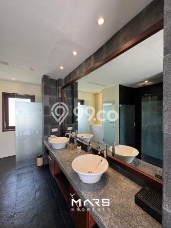 For Sale! Vila Kawasan , Luas 1729m2m², Akses Mudah Pusat Kota For Sale! Vila Kawasan , Luas 1729m2m², Akses Mudah Pusat Kota