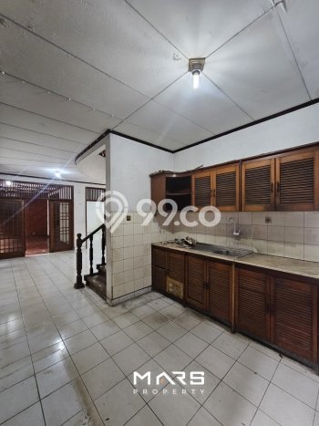 Siap Huni Rumah Mewah 3 Kamar di Kebayoran Baru Dekat ke Mana Pun Siap Huni Rumah Mewah 3 Kamar di Kebayoran Baru Dekat ke Mana Pun