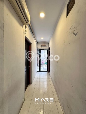 Ready to Use! Luxury House LT 240m2 Desain Modern di Tomang Ready to Use! Luxury House LT 240m2 Desain Modern di Tomang