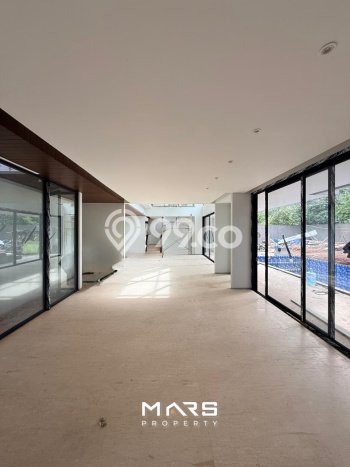 Dijual Rumah Mewah Elegan Dengan View Eksklusif di Simprug, Jakarta Selatan Dijual Rumah Mewah Elegan Dengan View Eksklusif di Simprug, Jakarta Selatan