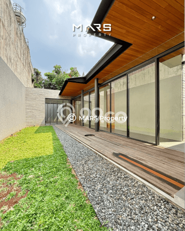 Rumah Lingkungan Asri di Cilandak, Jakarta Selatan, Luas 406m² Bangunan 270m² Rumah Lingkungan Asri di Cilandak, Jakarta Selatan, Luas 406m² Bangunan 270m²