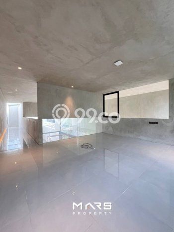 Ready to Use! Luxury House LT 1150m2 Desain Modern di Ampera Ready to Use! Luxury House LT 1150m2 Desain Modern di Ampera