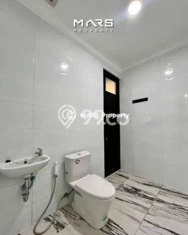 Rumah Harga Nego 6 Kamar Tidur di Kawasan Perumahan Duri Kepa, Jakarta Barat Rumah Harga Nego 6 Kamar Tidur di Kawasan Perumahan Duri Kepa, Jakarta Barat