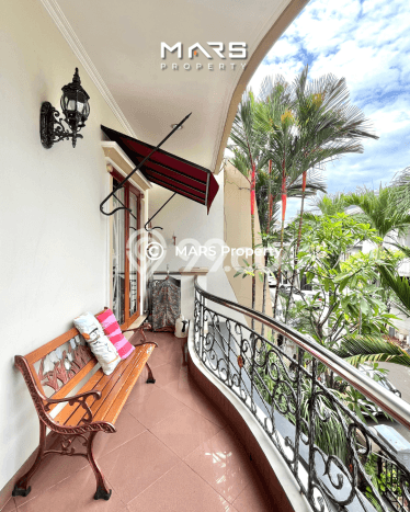 SPECIAL PRICE! Rumah Strategis di Permata Buana, LT 200m² LB 300m² SPECIAL PRICE! Rumah Strategis di Permata Buana, LT 200m² LB 300m²