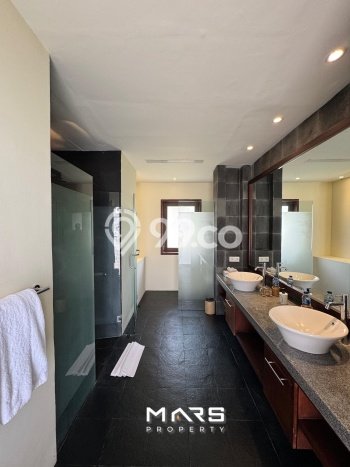 For Sale! Vila Kawasan , Luas 1729m2m², Akses Mudah Pusat Kota For Sale! Vila Kawasan , Luas 1729m2m², Akses Mudah Pusat Kota