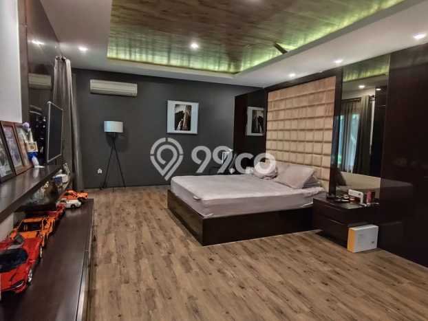 Rumah Elit LB 425m2 Siap Pakai Desain Elegan di Candi Golf, Semarang Rumah Elit LB 425m2 Siap Pakai Desain Elegan di Candi Golf, Semarang