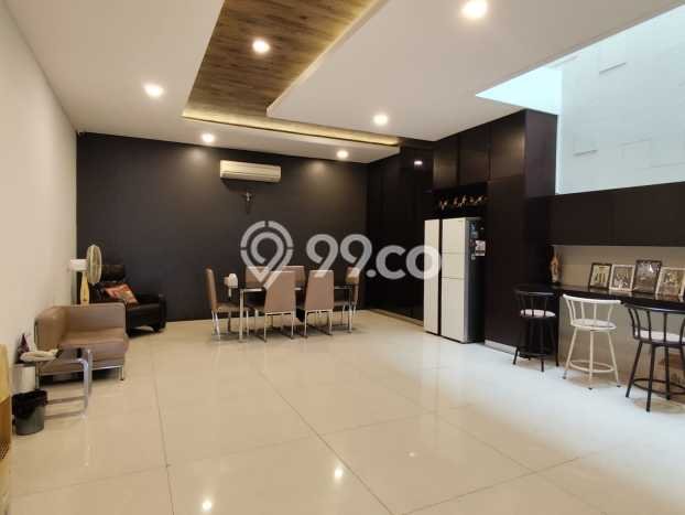 Rumah Elit LB 425m2 Siap Pakai Desain Elegan di Candi Golf, Semarang Rumah Elit LB 425m2 Siap Pakai Desain Elegan di Candi Golf, Semarang