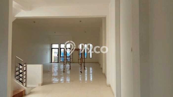 Ruko Dijual di Semarang LT 204m2 & LB 476m2 Lokasi Terbaik! Ruko Dijual di Semarang LT 204m2 & LB 476m2 Lokasi Terbaik!