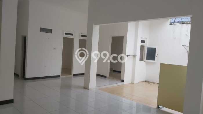 Lokasi terbaik! Rumah siap pakai disewakan di Semarang Barat LB 210m2 Lokasi terbaik! Rumah siap pakai disewakan di Semarang Barat LB 210m2