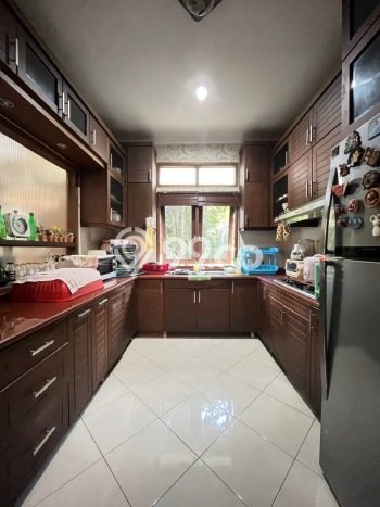 For Sale! Premium House LT 1650m2 Desain Elegan di Jatikarya For Sale! Premium House LT 1650m2 Desain Elegan di Jatikarya