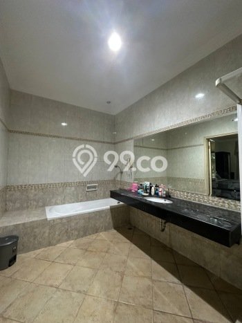 Hunian Mewah LB 305m2 Siap Pakai Desain Elegan di Raffles Hills, Jakarta Timur Hunian Mewah LB 305m2 Siap Pakai Desain Elegan di Raffles Hills, Jakarta Timur
