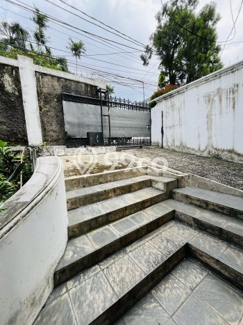Ready to Use! Premium House LT 300m2 Desain Elegan di Lebak Bulus Ready to Use! Premium House LT 300m2 Desain Elegan di Lebak Bulus