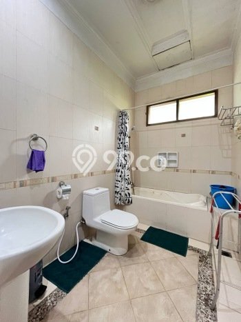 For Sale! Premium House LT 1650m2 Desain Elegan di Jatikarya For Sale! Premium House LT 1650m2 Desain Elegan di Jatikarya