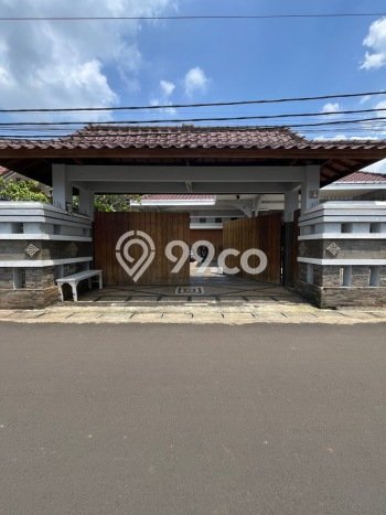 For Sale! Premium House LT 1650m2 Desain Elegan di Jatikarya For Sale! Premium House LT 1650m2 Desain Elegan di Jatikarya